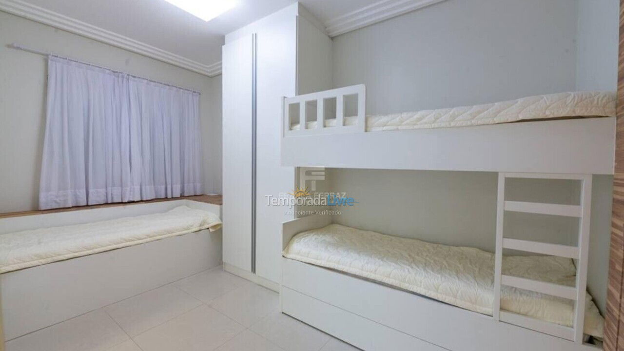 Apartamento para aluguel de temporada em Itapema (Centro)