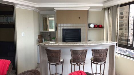 Ótimo apartamento Frente Avenida com Vista Mar