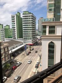 Ótimo apartamento Frente Avenida com Vista Mar