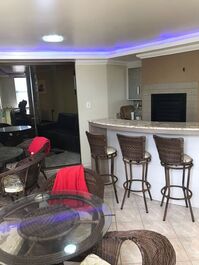 Ótimo apartamento Frente Avenida com Vista Mar