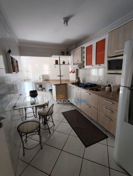 Apartamento para aluguel de temporada em Itapema (Meia Praia)