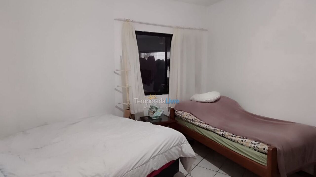Apartamento para aluguel de temporada em Itapema (Meia Praia)