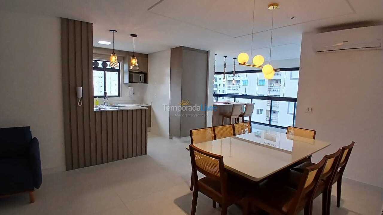 Apartamento para aluguel de temporada em Itapema (Meia Praia)