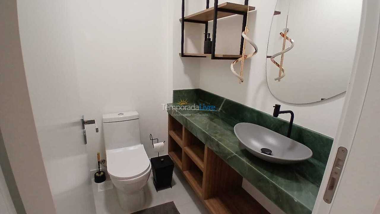 Apartamento para aluguel de temporada em Itapema (Meia Praia)