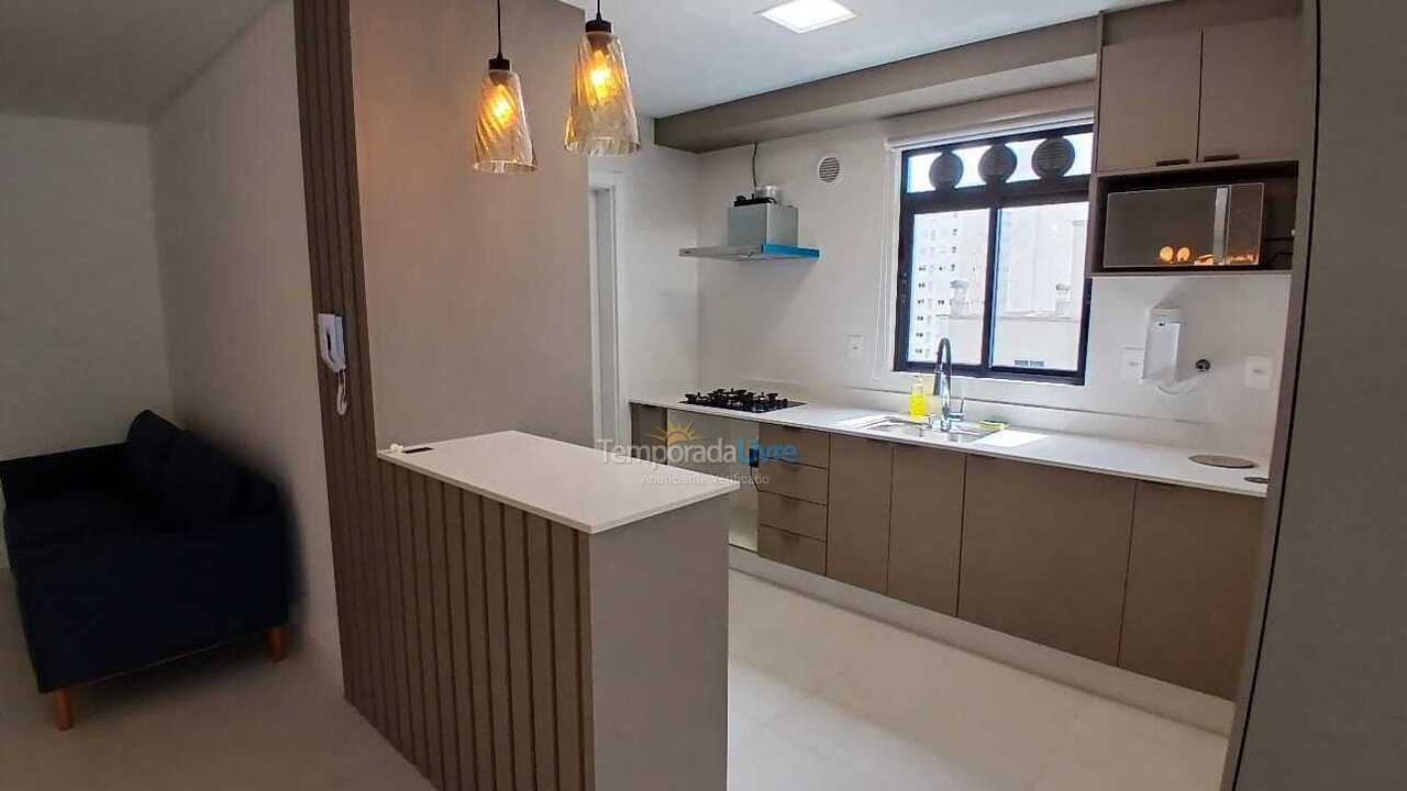 Apartamento para aluguel de temporada em Itapema (Meia Praia)