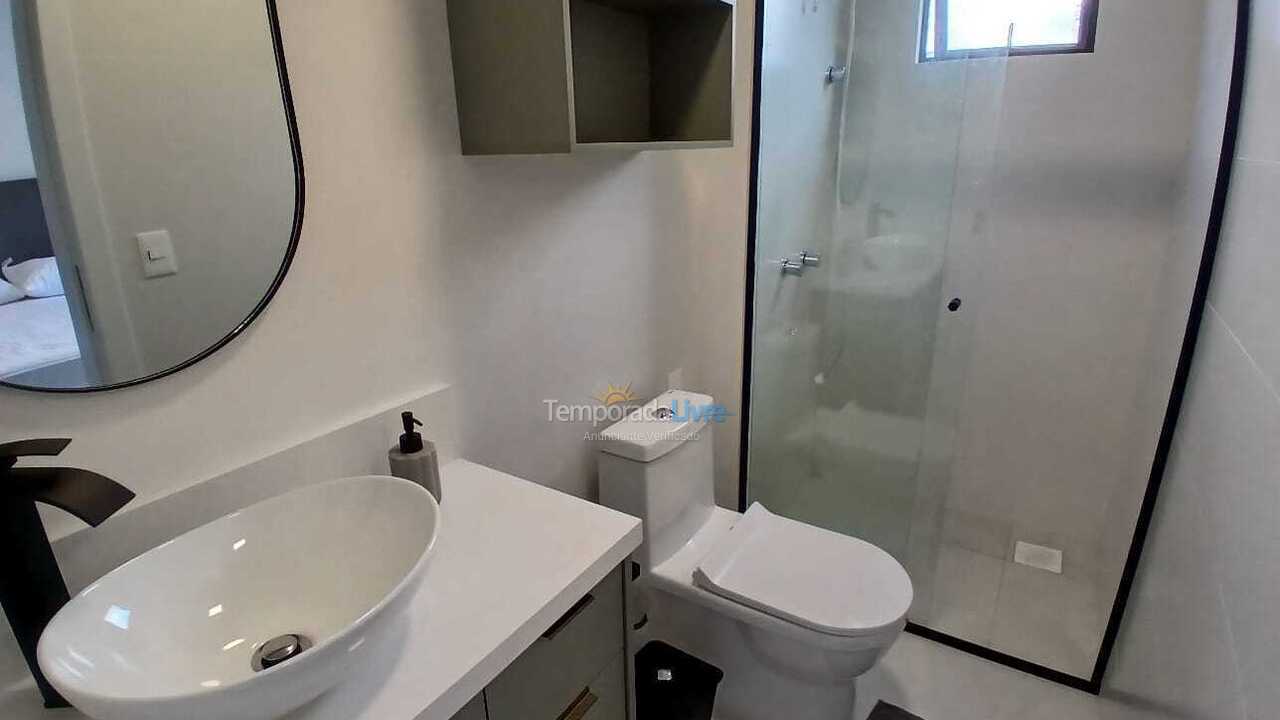 Apartamento para aluguel de temporada em Itapema (Meia Praia)