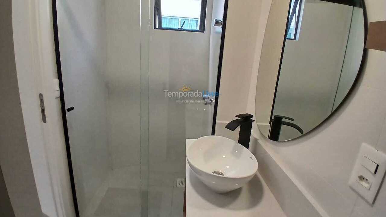 Apartamento para aluguel de temporada em Itapema (Meia Praia)