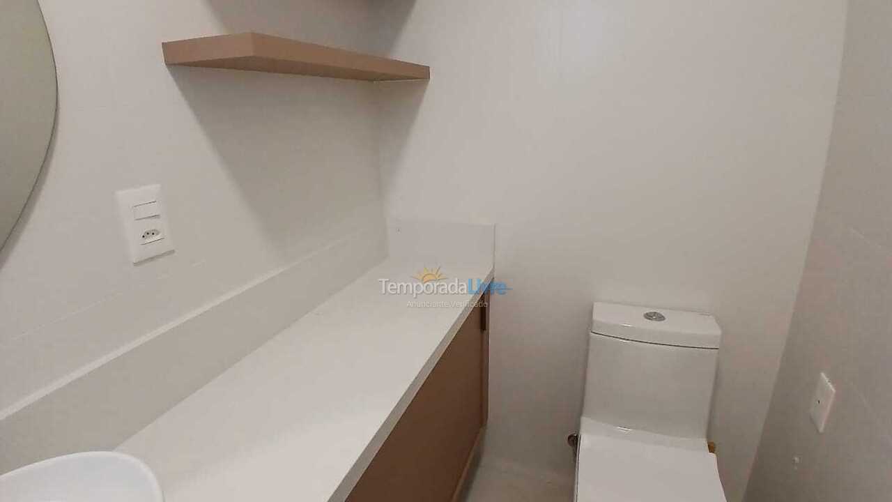 Apartamento para aluguel de temporada em Itapema (Meia Praia)