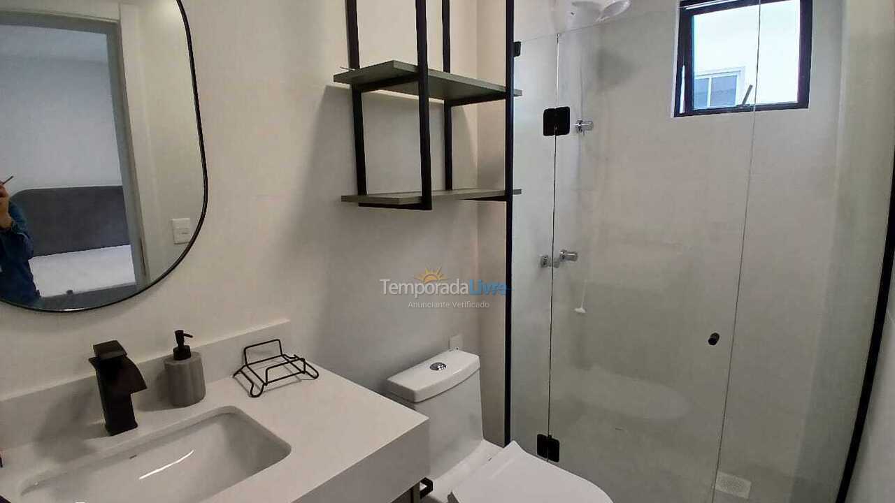 Apartamento para aluguel de temporada em Itapema (Meia Praia)