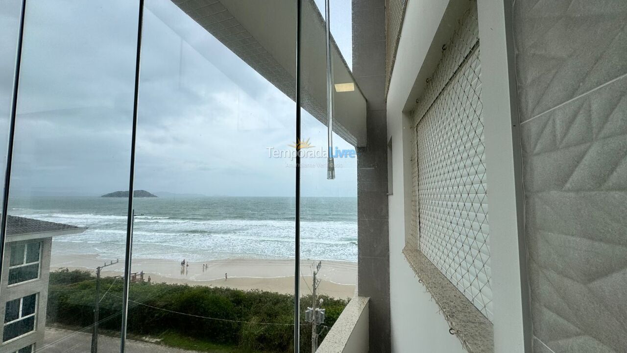 Apartamento para aluguel de temporada em Governador Celso Ramos (Praia Grande)