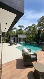 Newly opened modern house, 6 suites and full leisure facilities in Riviera
