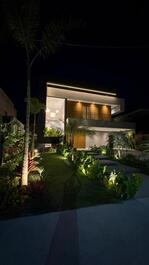 Newly opened modern house, 6 suites and full leisure facilities in Riviera