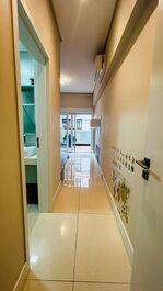 Apartamento Garden com 2 suítes, piscina, 680m do mar