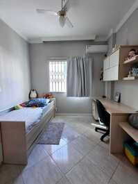 Apartamento 01 suíte e 02 dormitórios na segunda quadra