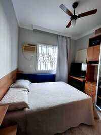 Apartamento 01 suíte e 02 dormitórios na segunda quadra