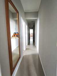 Apartamento 01 suíte e 02 dormitórios na segunda quadra