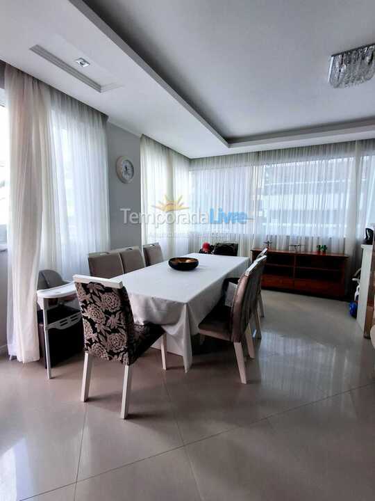 Apartamento para aluguel de temporada em Itapema (Meia Praia)