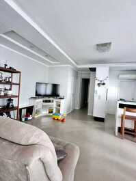 Apartamento 01 suíte e 02 dormitórios na segunda quadra