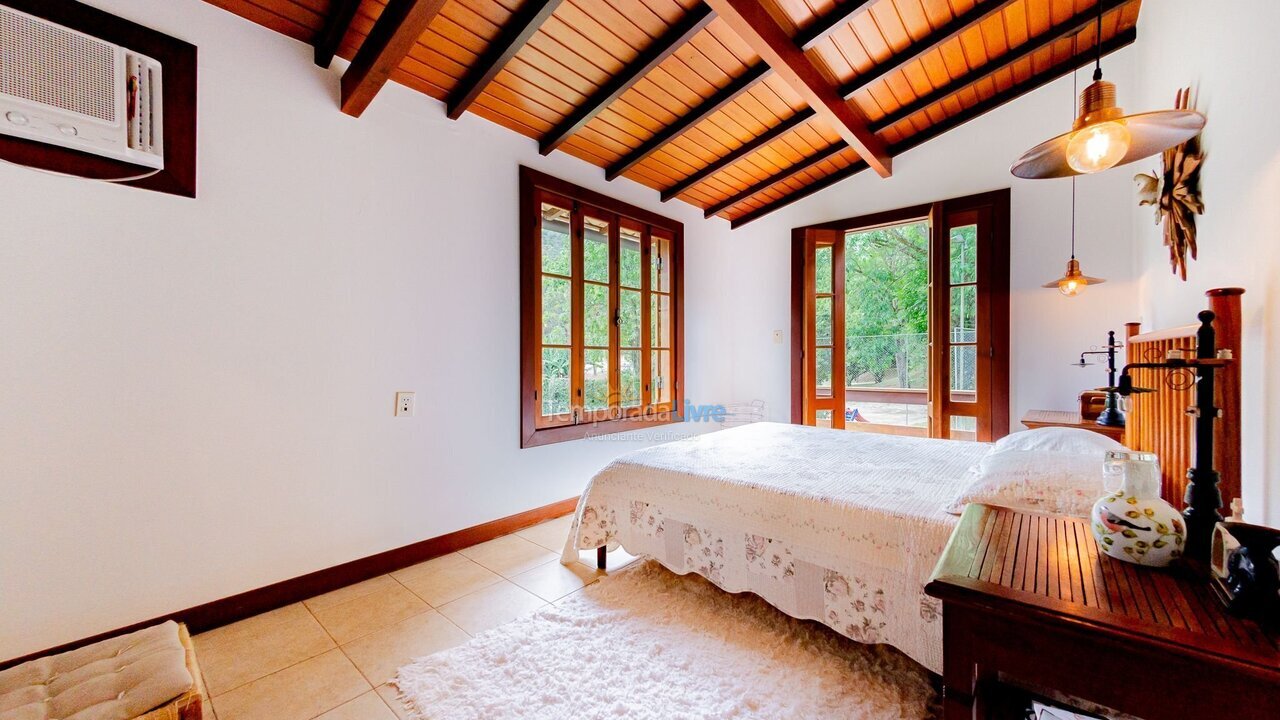 House for vacation rental in Petrópolis (Araras)