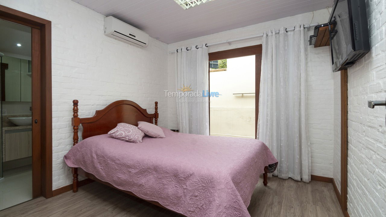 Casa para aluguel de temporada em Porto Belo (Centro)