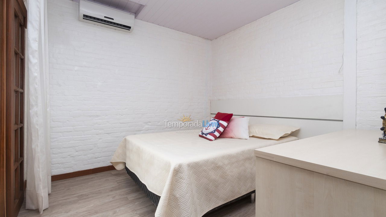 Casa para aluguel de temporada em Porto Belo (Centro)