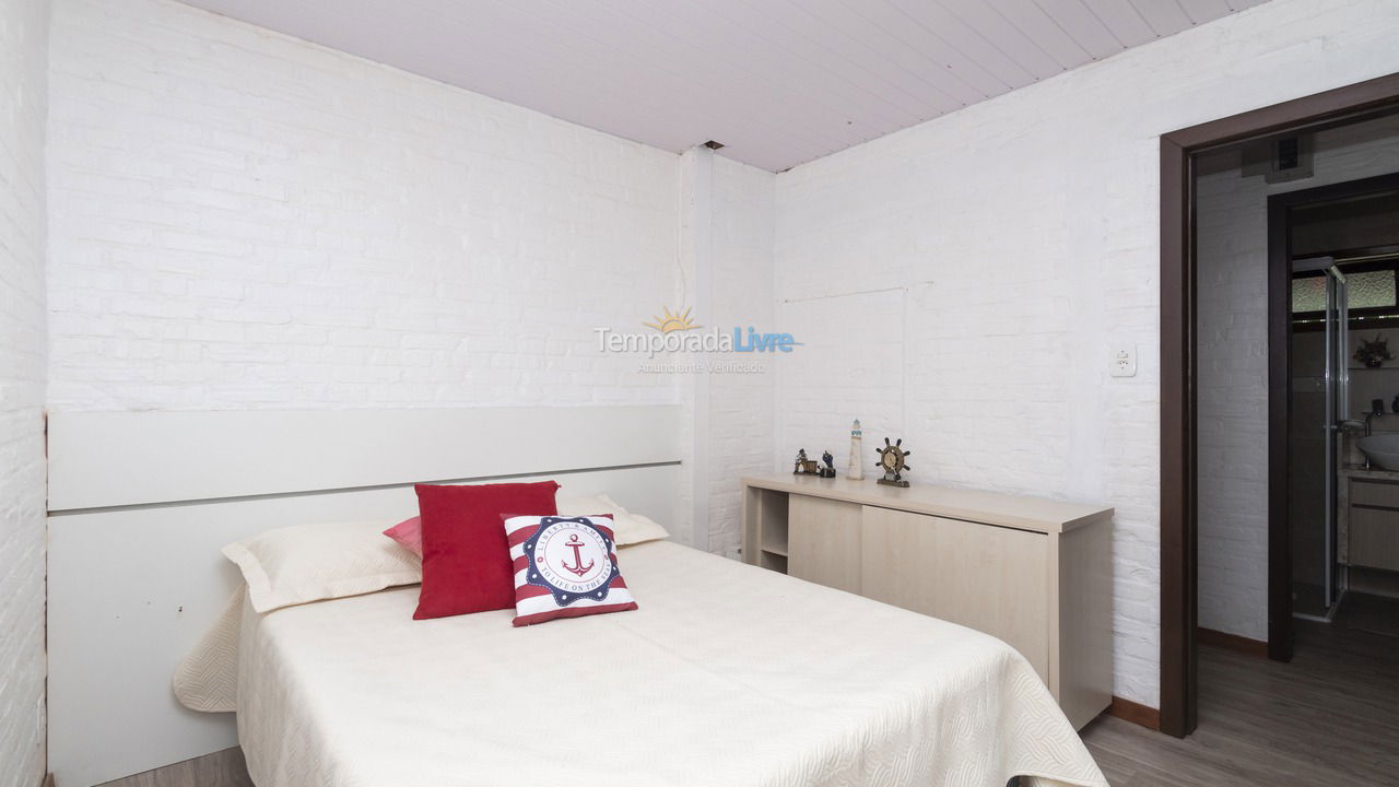 Casa para aluguel de temporada em Porto Belo (Centro)