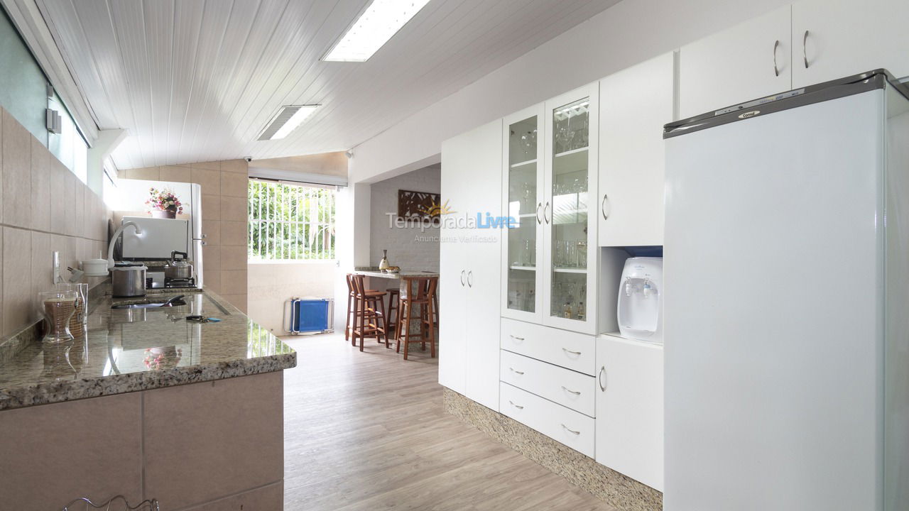 Casa para aluguel de temporada em Porto Belo (Centro)