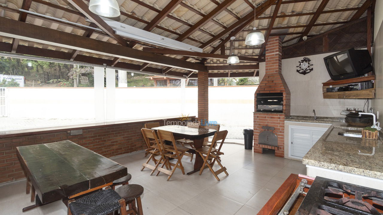 Casa para aluguel de temporada em Porto Belo (Centro)