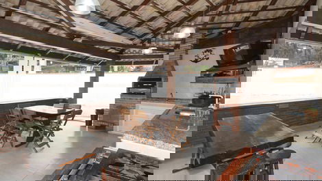 ÓTIMA CASA QUADRA MAR NA PRAIA DO CENTRO DE PORTO BELO