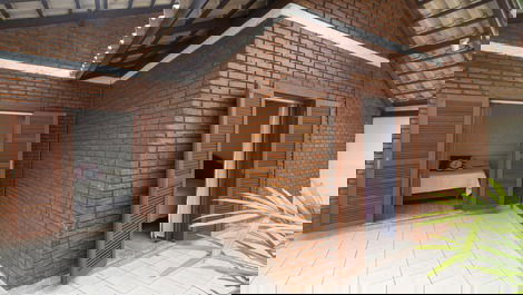 ÓTIMA CASA QUADRA MAR NA PRAIA DO CENTRO DE PORTO BELO