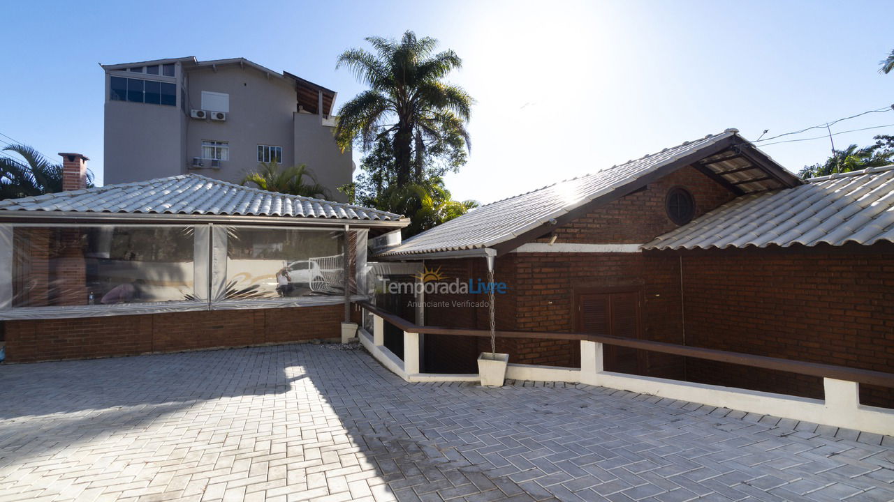 Casa para aluguel de temporada em Porto Belo (Centro)