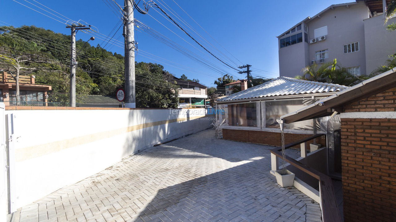 Casa para aluguel de temporada em Porto Belo (Centro)