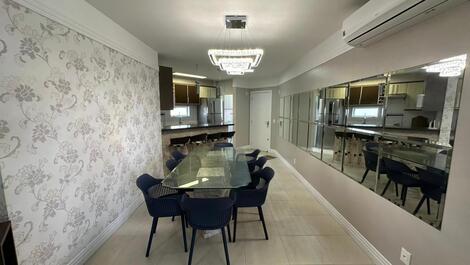 BELO E ACONCHEGANTE APARTAMENTO A 100 METROS DA PRAIA DE BOMBAS