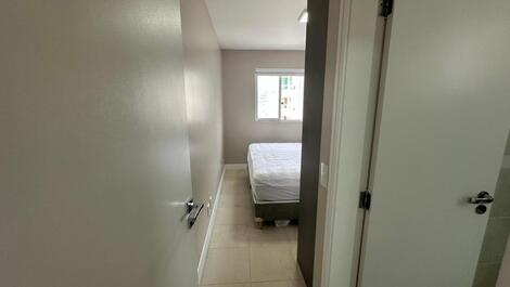 BELO E ACONCHEGANTE APARTAMENTO A 100 METROS DA PRAIA DE BOMBAS