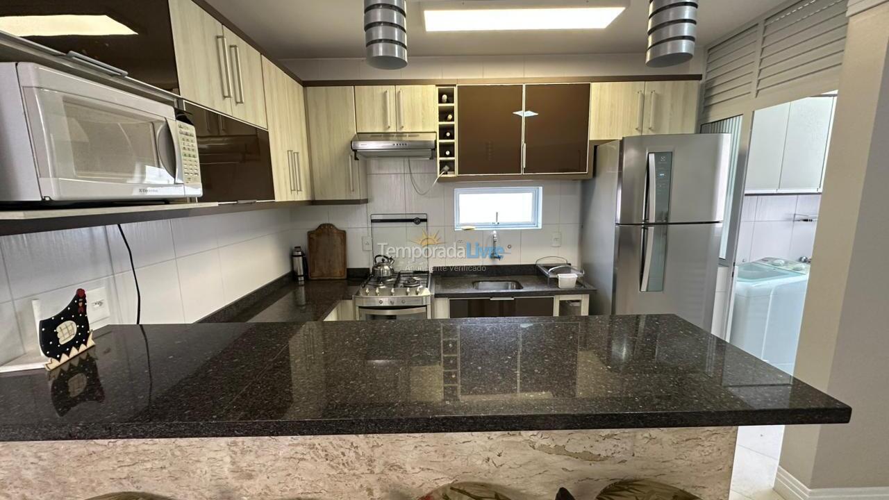 Apartamento para aluguel de temporada em Bombinhas (Praia de Bombas)