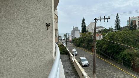 BELO E ACONCHEGANTE APARTAMENTO A 100 METROS DA PRAIA DE BOMBAS