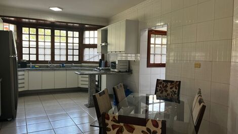 Casa Amarela - 5 dormitórios Riviera de São Lourenço