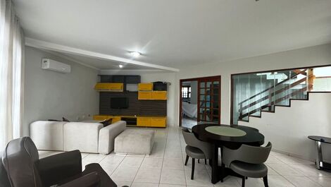 Casa Amarela - 5 dormitórios Riviera de São Lourenço