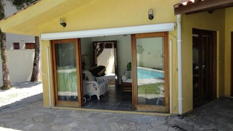 Yellow House Riviera de São Lourenço