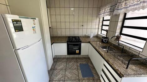 AMPLA E ACONCHEGANTE CASA NA BEIRA MAR, COM 05 DORMITÓRIOS