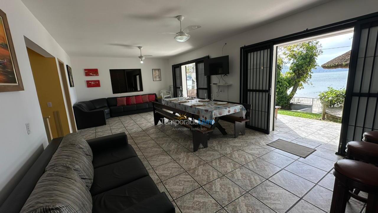 Casa para aluguel de temporada em Porto Belo (Centro)