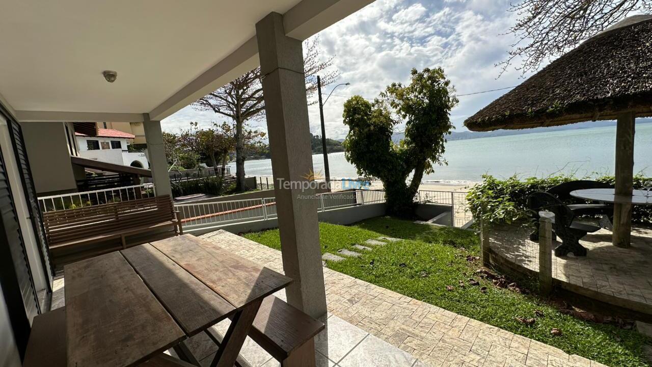 Casa para aluguel de temporada em Porto Belo (Centro)