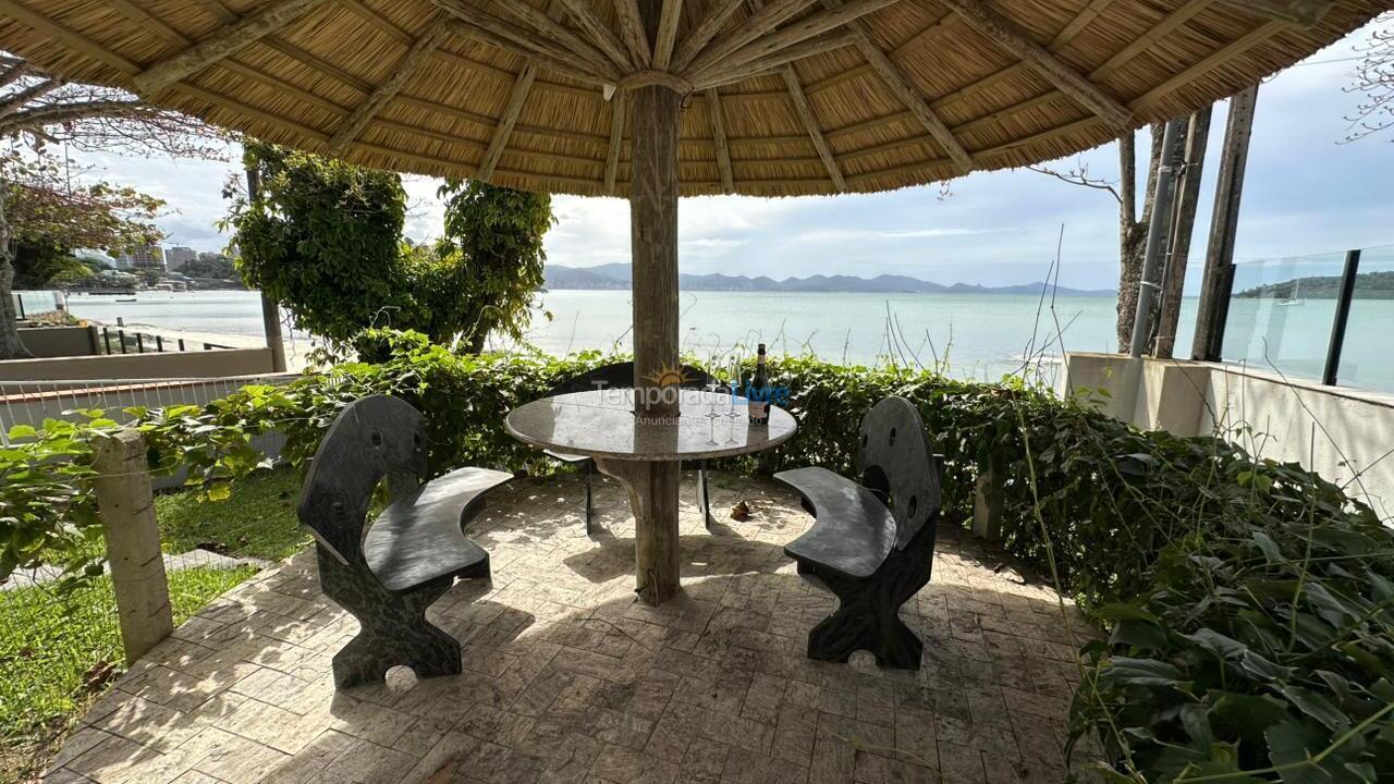 Casa para aluguel de temporada em Porto Belo (Centro)