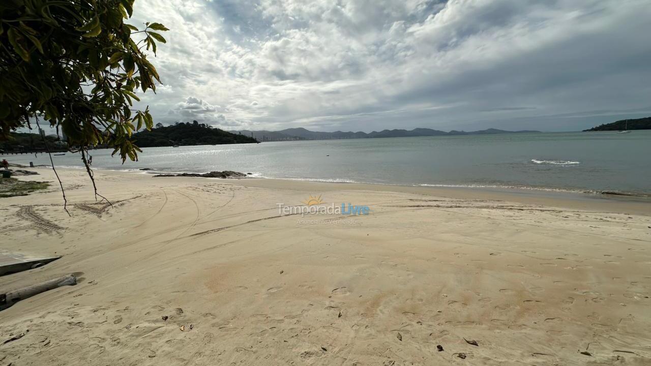 Casa para aluguel de temporada em Porto Belo (Centro)
