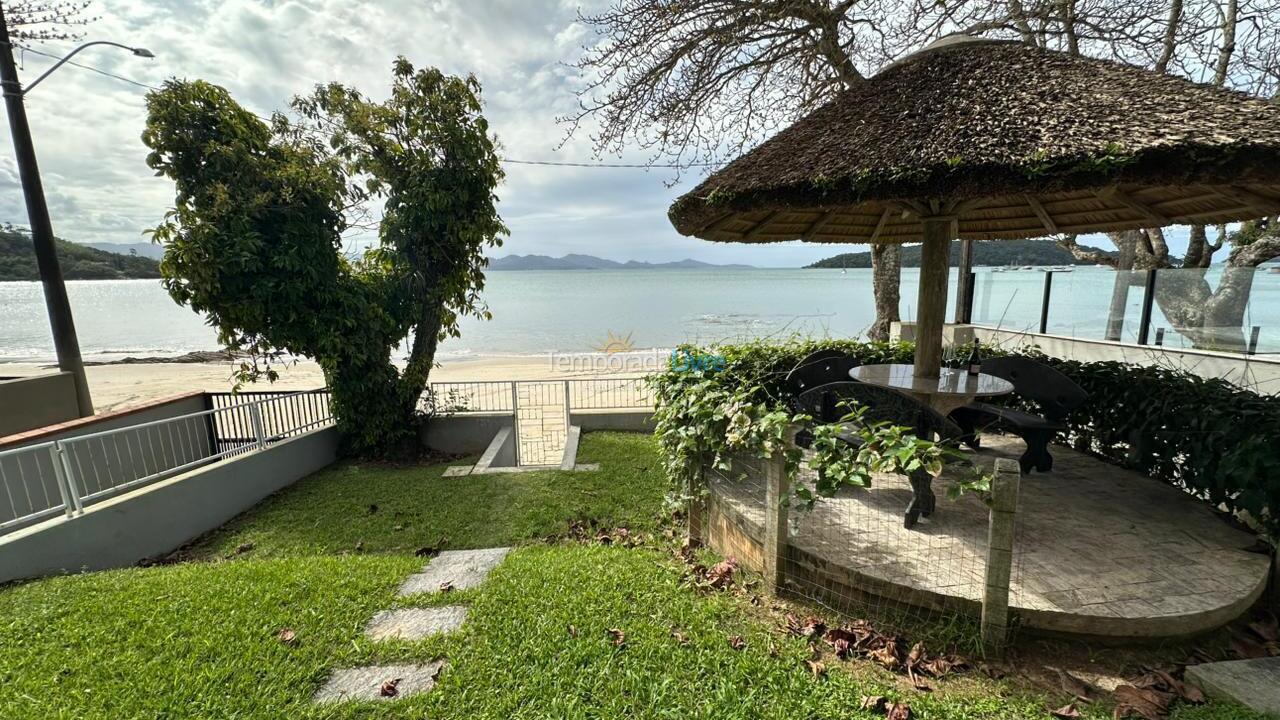 Casa para aluguel de temporada em Porto Belo (Centro)