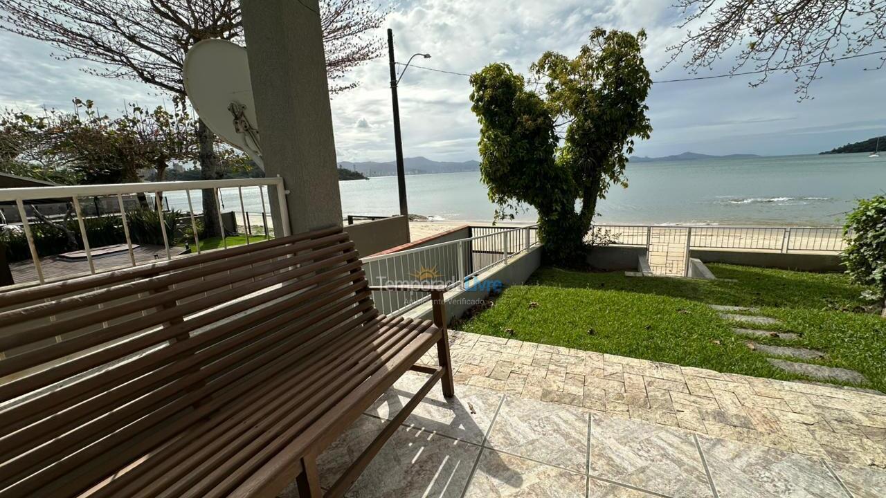 Casa para aluguel de temporada em Porto Belo (Centro)