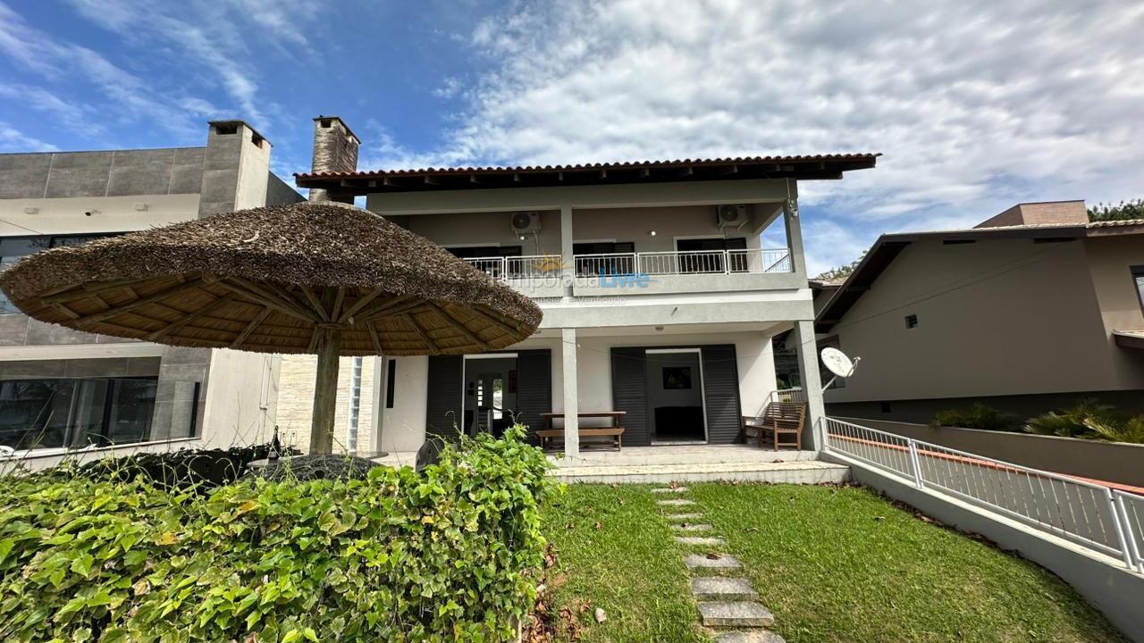 Casa para aluguel de temporada em Porto Belo (Centro)