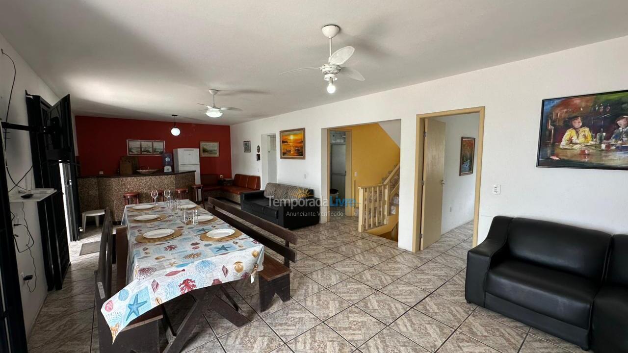 Casa para aluguel de temporada em Porto Belo (Centro)