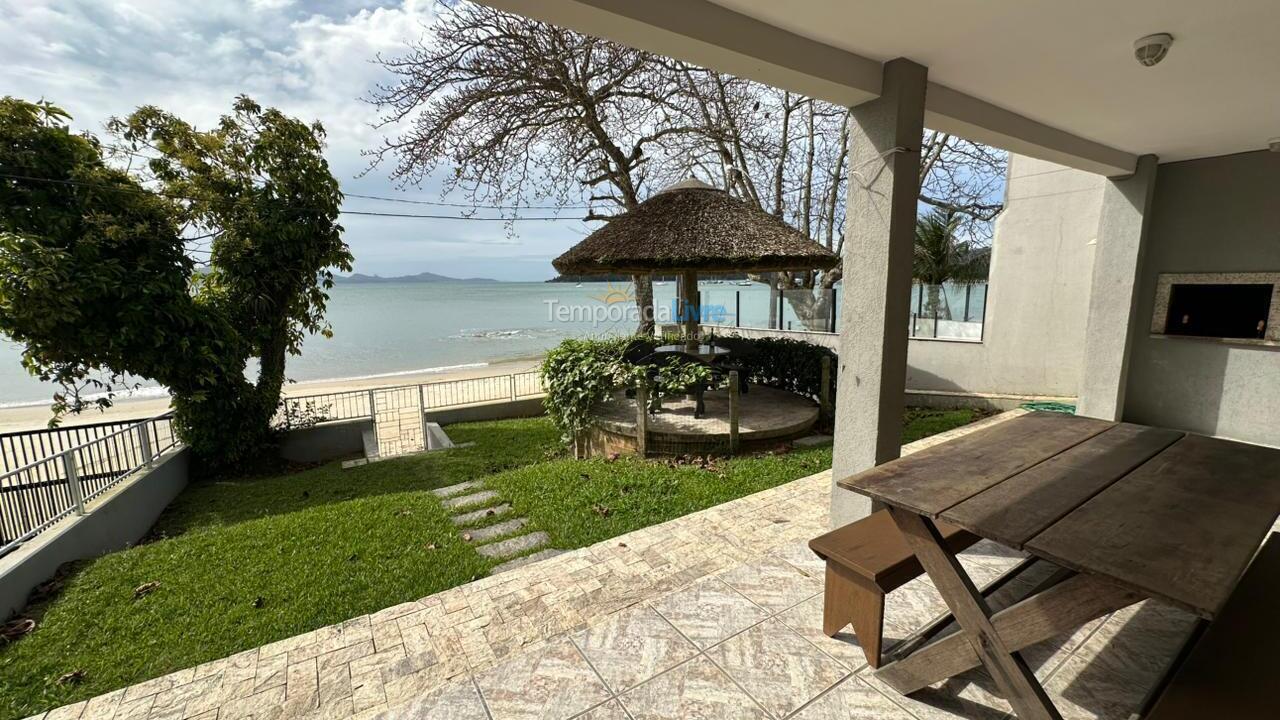 Casa para aluguel de temporada em Porto Belo (Centro)