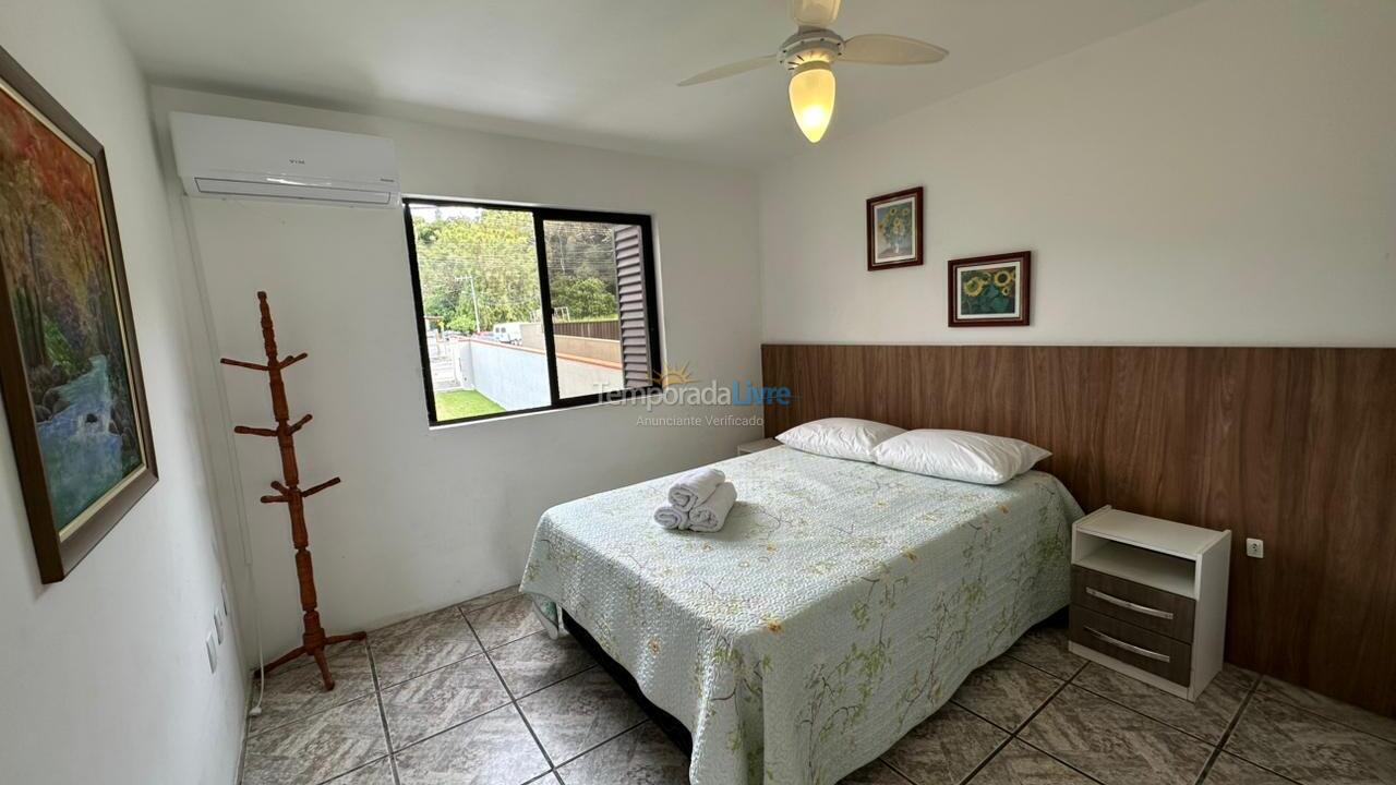 Casa para aluguel de temporada em Porto Belo (Centro)